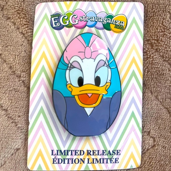 NWT Disney Limited Release Daisy Duck collectible pin from EGGstravaganza line - Picture 1 of 2
